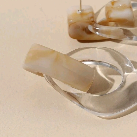 Hollow Drop Clear Earrings - Picture 4 of 9